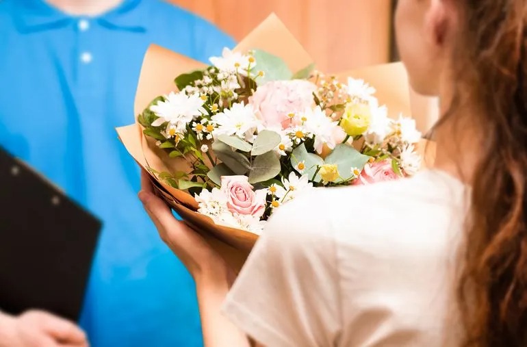 How Same Day Flower Delivery In Burwood Is Changing Gifting Trends?